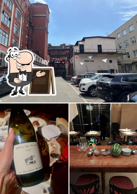 В За Крышей есть внешнее оформление, напитки и многое другое