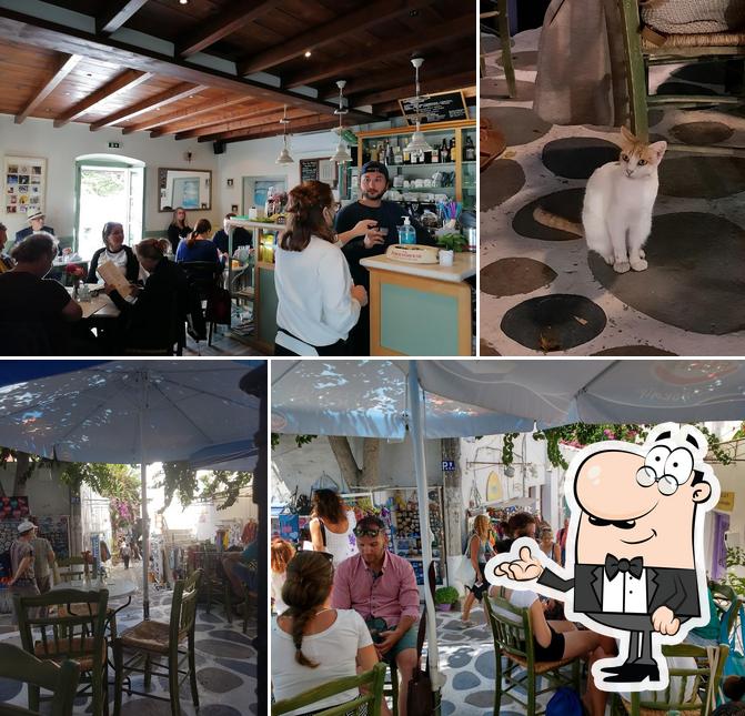 Cafe Symposium Paros