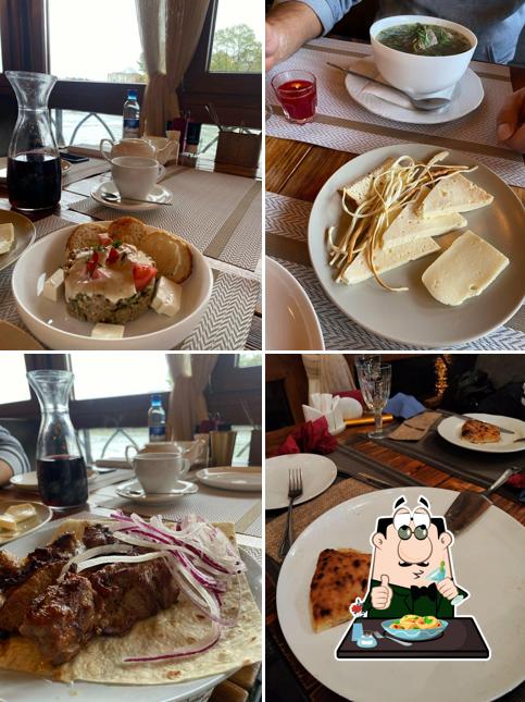 Еда в "Трактире " старый мост""