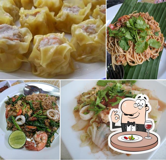 ครัวข้างวัง อาหารตามสั่ง