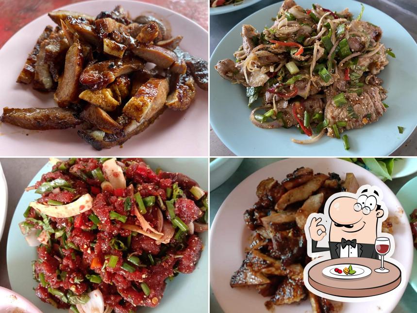 ร้านลาบบ้านไร่ by ตาน้อย ยายจ่อย