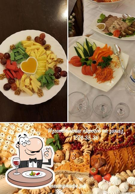 Еда в "Театральном кафе"