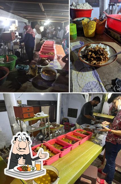 Sego Kikil Dan Uritan Mbok Rip