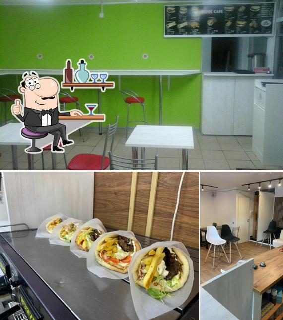 Посмотрите на внутренний интерьер "Супера гиро"