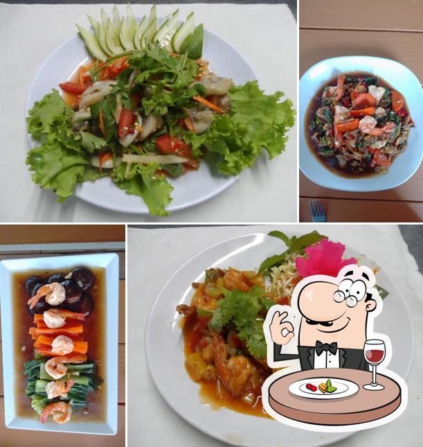 La Lom Bar and Restaurant