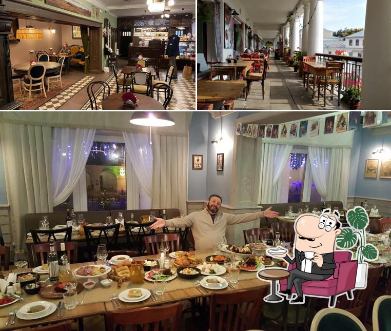 Посмотрите на внутренний интерьер "Гостиного двора"