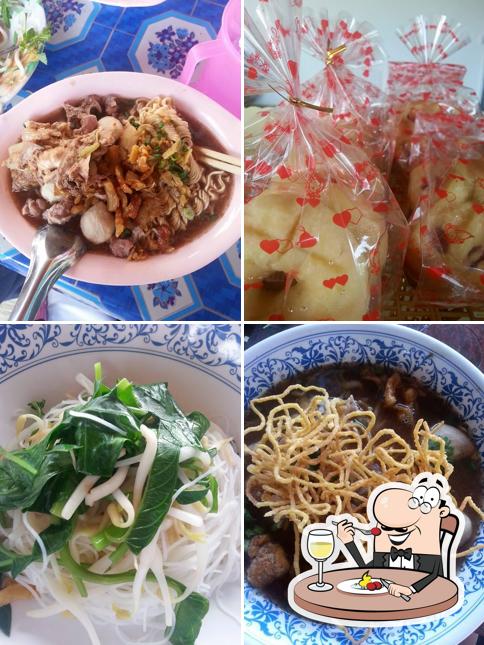 ก๋วยเตี๋ยวหมู น้องเอญ่า ค้อวัง
