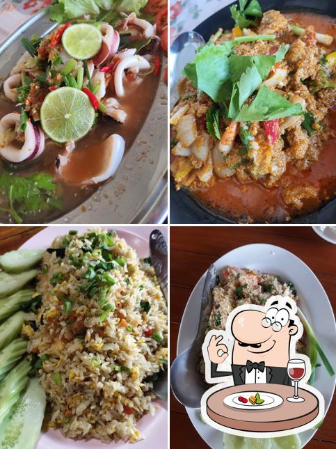ร้านบ่อกุ้ง ครัวทุ่งกุ้งทอง กุ้งเผา
