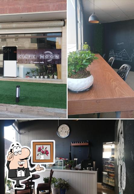 Cafe Moon