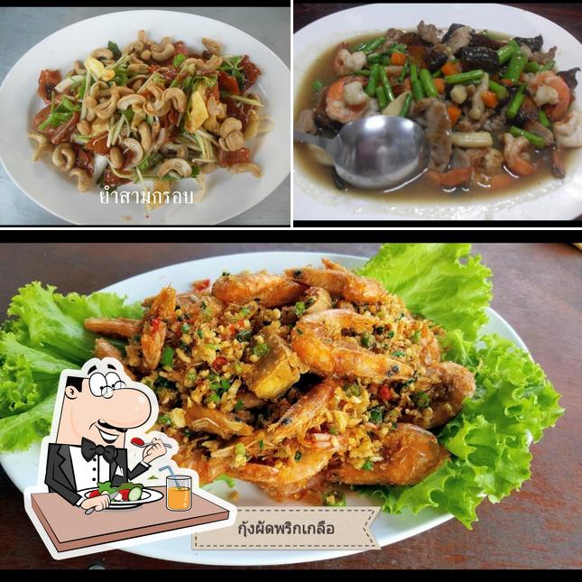 โต๊ะจีนแม่บุญสืบ โภชนา