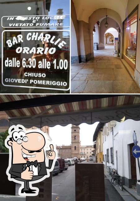 Charlie Bar