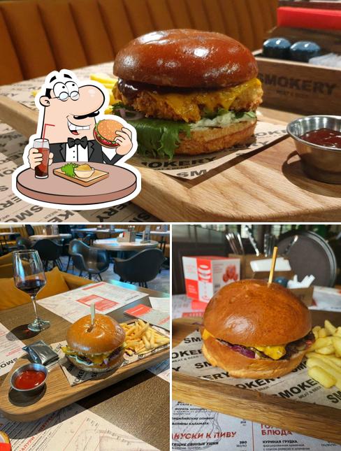 Отведайте гамбургеры в "Смокери"