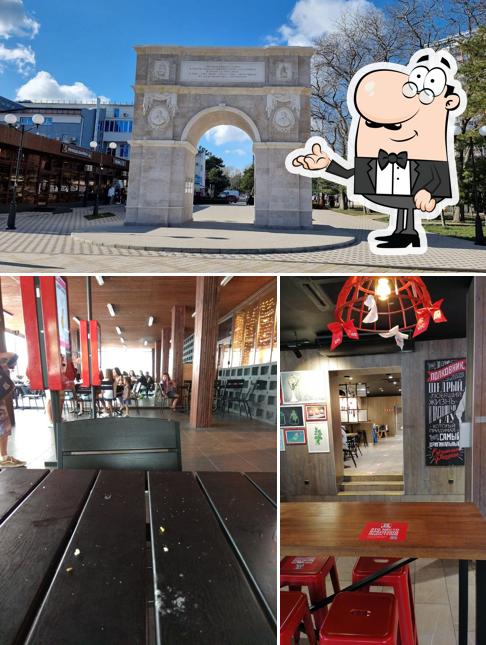 Фото, на котором видны внутреннее оформление и внешнее оформление в Rostic's