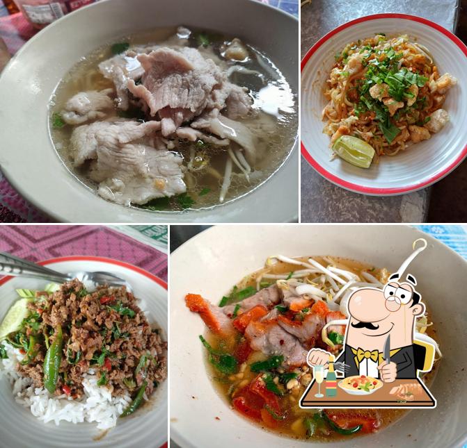 ร้านก๋วยเตี๋ยว​สุโขทัย (ป้าหล่อ)​