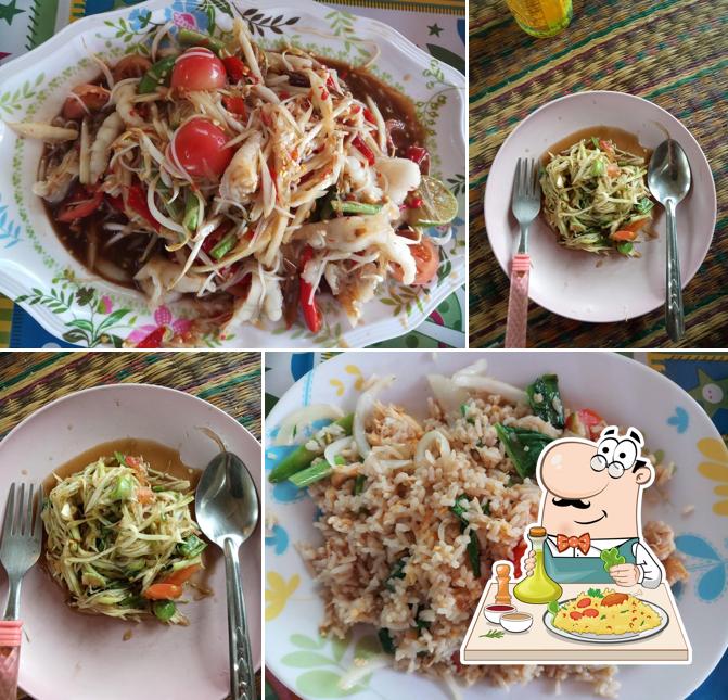 ร้านก๋วยเตี๋ยวริมทางอาหารตามสั่ง