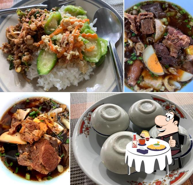 ร้านเจ๊อร ข้าวราดแกง(เจ้าเก่าปั๊มปตท. ปู่เจ้า)