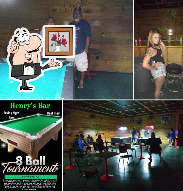 Henry's Bar