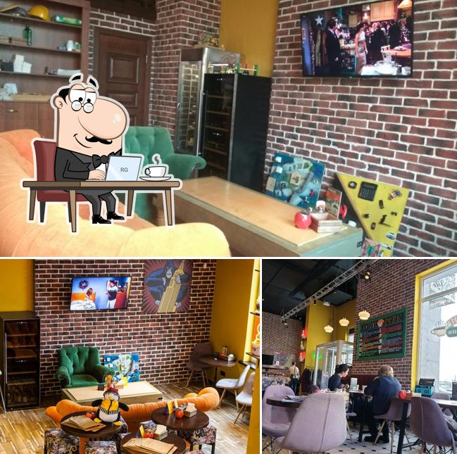 Посмотрите на внутренний интерьер "Френдса Coffee and Kitchen"