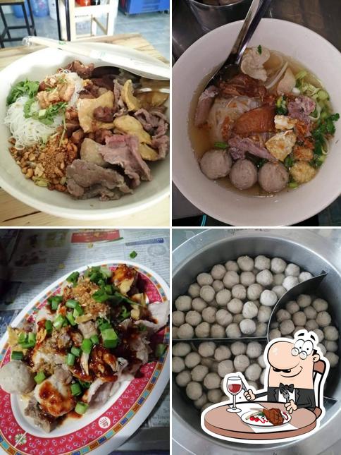 ก๋วยเตี๋ยวลูกชิ้นปู่โย่ง ลำปาง