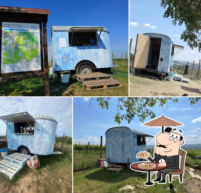 Mezi Řádky