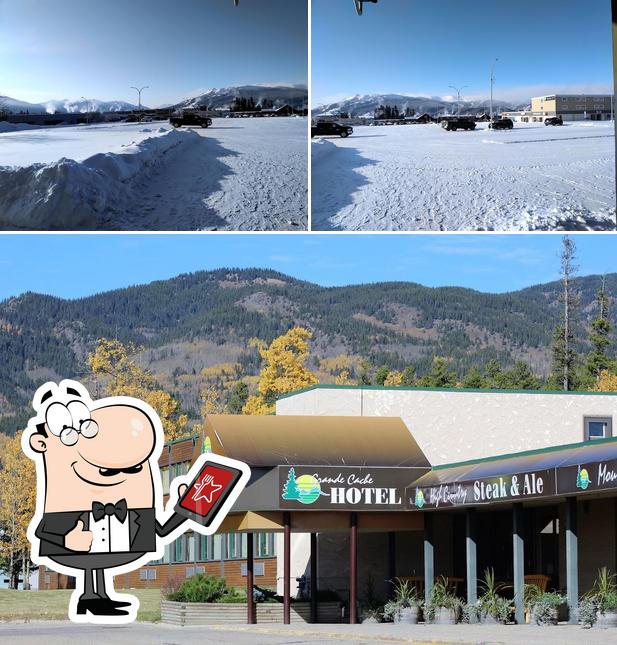 Rockies Bar & Grill