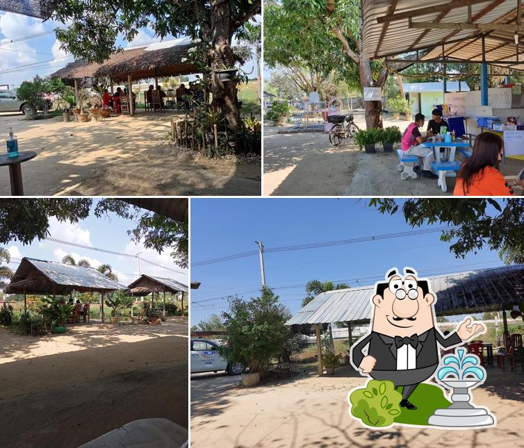 แหม่มก๋วยเตี๋ยวเป็ดไทรงาม