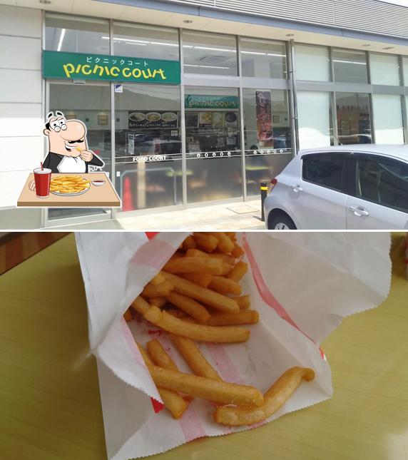 ピクニックコート月夜野店