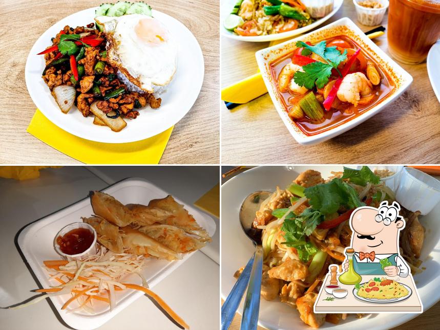 Pad Thai Live