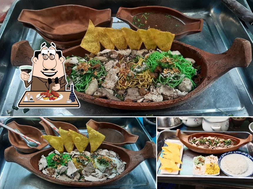 ก๋วยเตี๋ยวเรือชามดิน