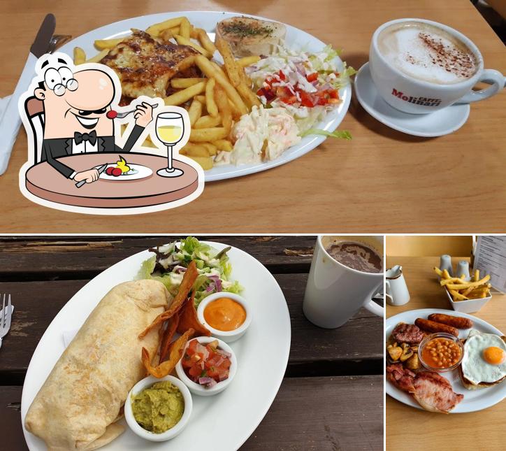 Mona's Cafe