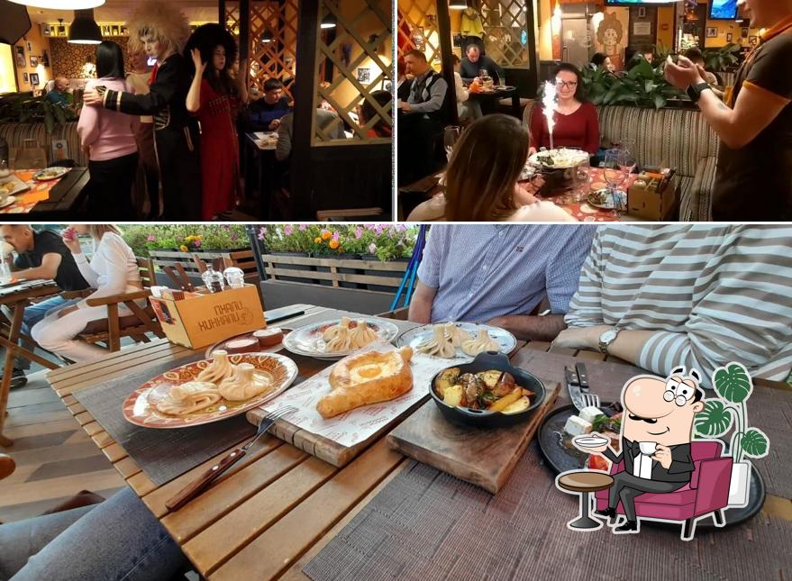 Интерьер "Пхалей-Хинкали"