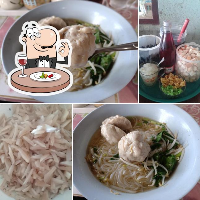 ก๋วยเตี๋ยวลูกชิ้นแก่นหลวง
