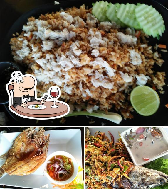 บึงบ้านแม่แพห้อยขา ร้านอาหาร.คาเฟ่.ที่พัก.ตกปลา