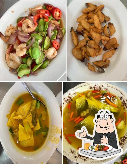 ร้านอาหารรมควัน โดยนายโสภณ กล่อมขจิต