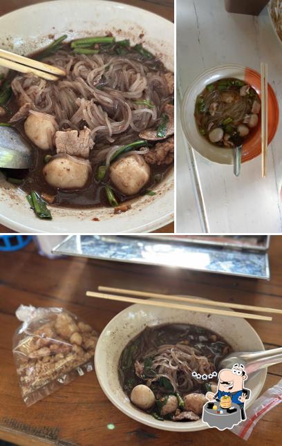 ก๋วยเตี๋ยวริมบึง