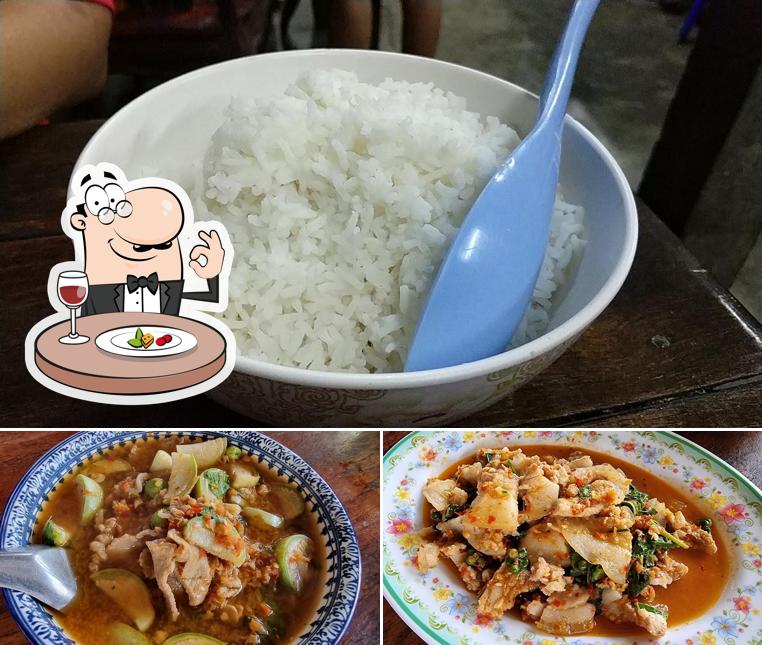 ร้านอาหารครัวพระแท่น