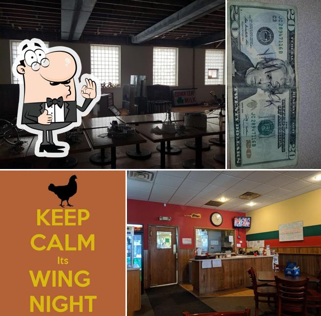 Mel's Sportspage Bar & Snickers Pizza Shop