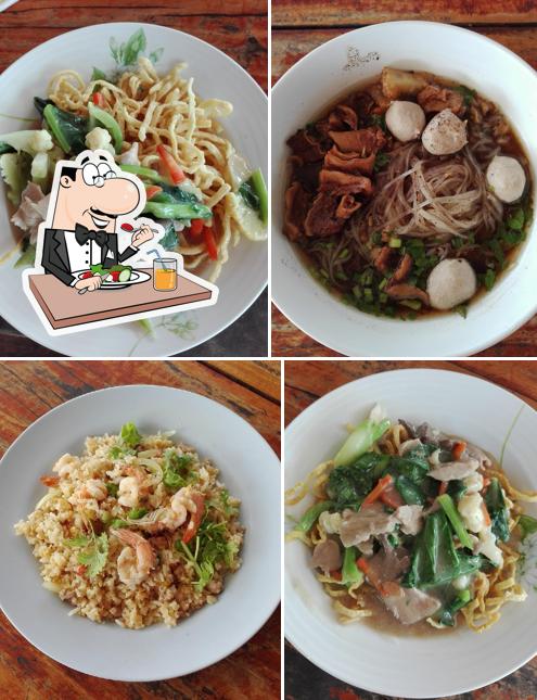 ร้านอาหารตามสั่งแม่ทองดีรสเด็ด.