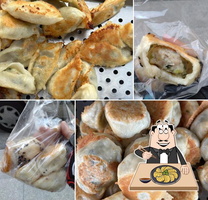 銀色餐車賣煎包&煎餃