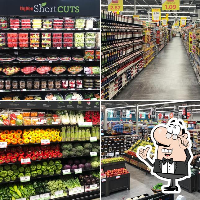 Hy-Vee Grocery Store