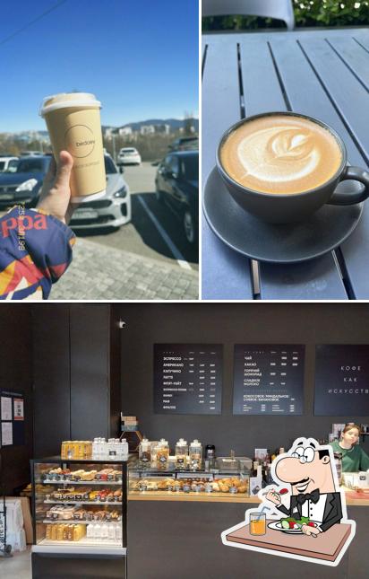 Взгляните на это фото, где видны еда и внутреннее оформление в Bedoev Coffee
