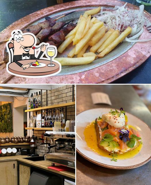 Фото, на котором видны еда и напитки в Изба