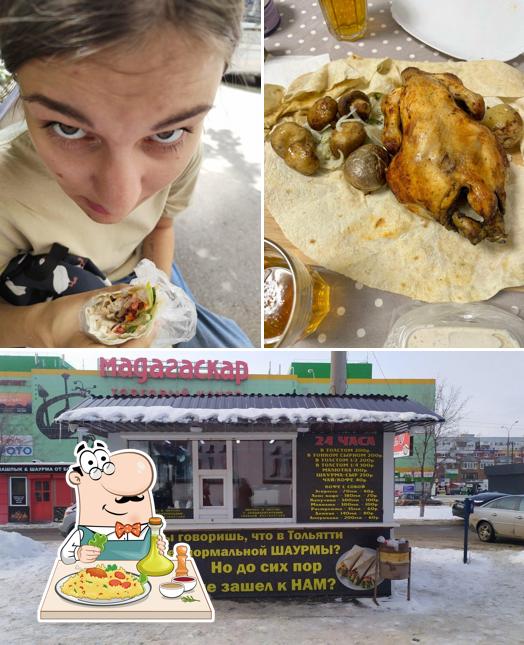 Фото, на котором видны еда и внешнее оформление в Шаурма