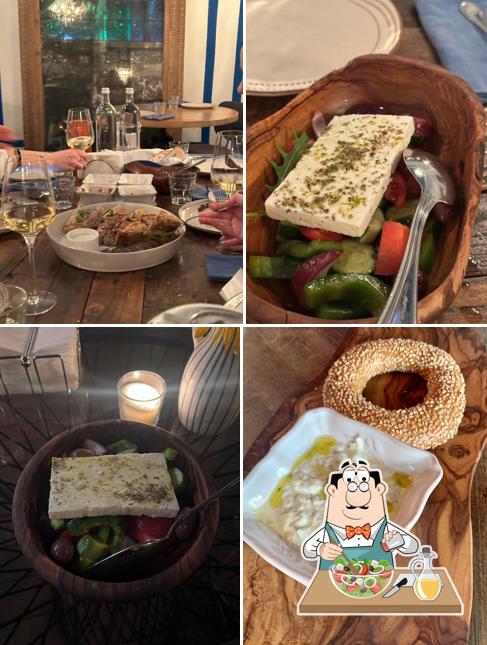 Греческий салат в "Молоне Лаве"