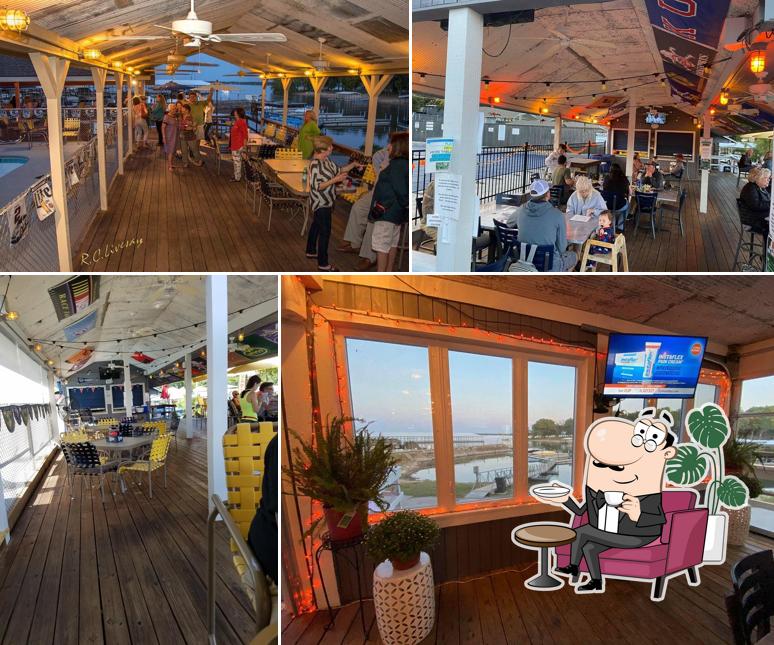 Quarterdeck Lakeside Dining