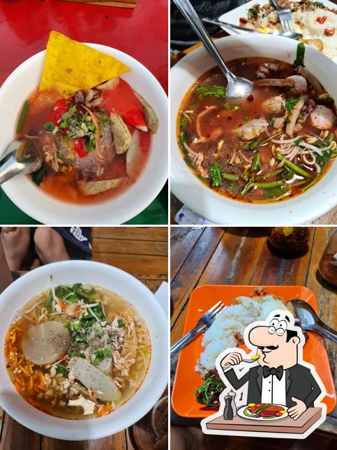 ก๋วยเตี๋ยวแชมป์ บ้านโคก