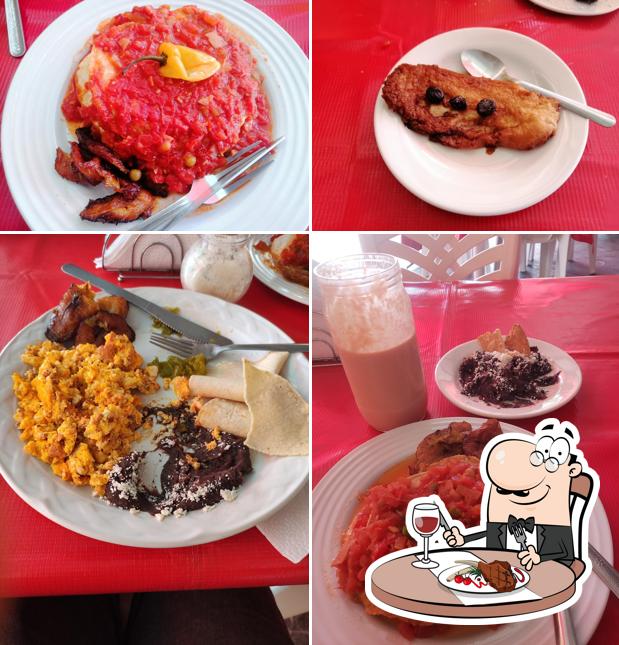 LA ABUELITA huevos motuleños