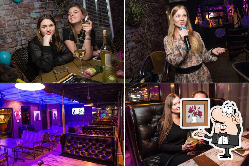 Посмотрите на внутренний интерьер "Mojo lounge"