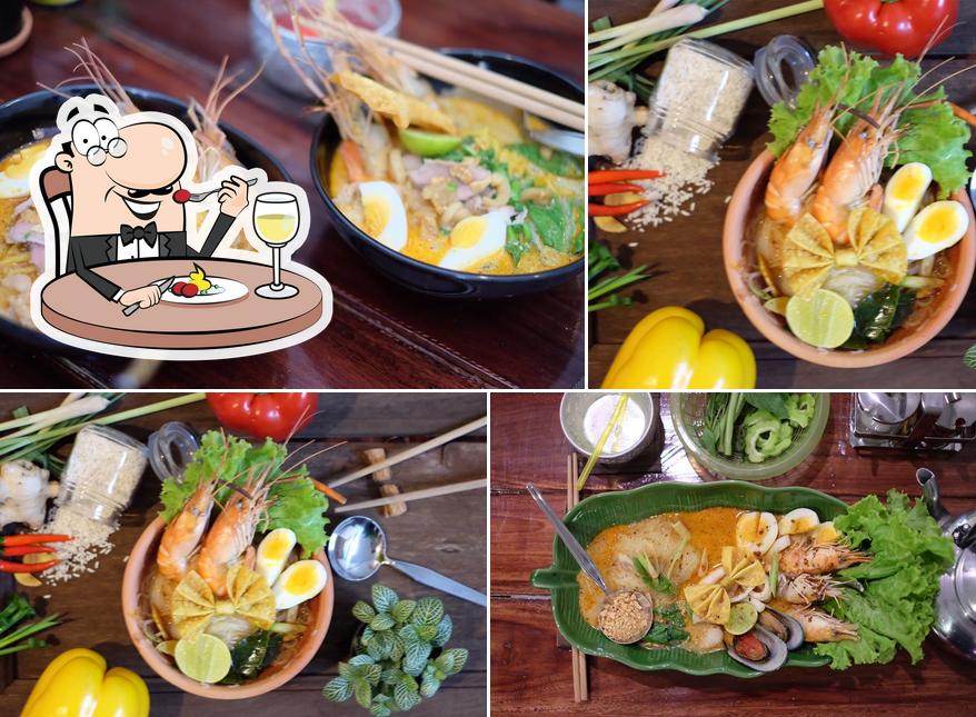 บ้านเส้น ก๋วยเตี๋ยวทะเลรวมต้มยำ