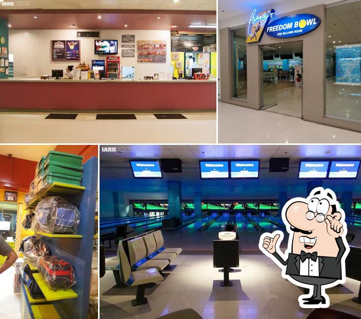 Paeng's Freedom Bowl & Billiard Room